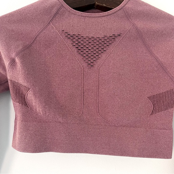 Cropped Workout Top - Picture 3 of 6